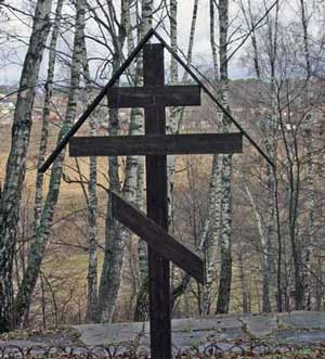 Крест около могилы Паустовского